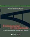 EL HISTORIADOR EN SU GABINETE